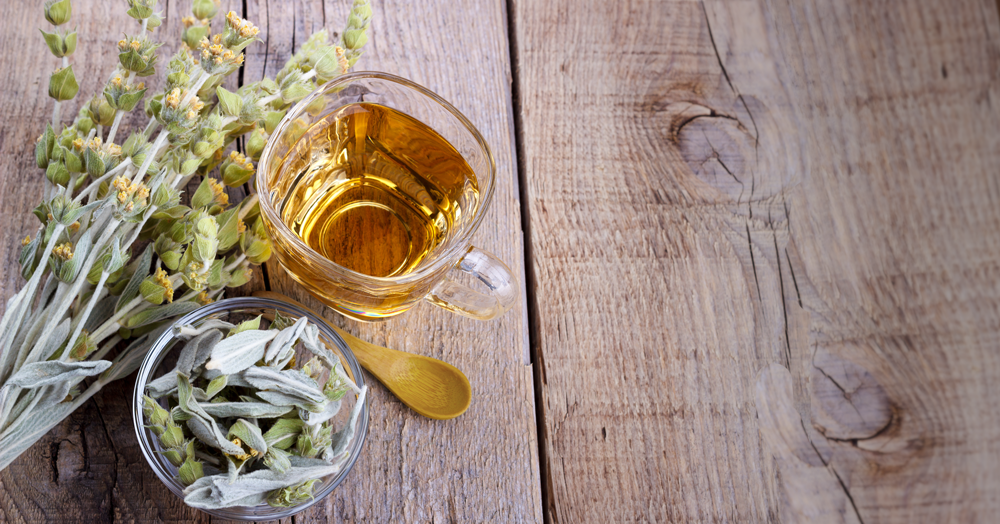 Brewed mountain tea with herbs for a regeneratiev beauty sleep routine